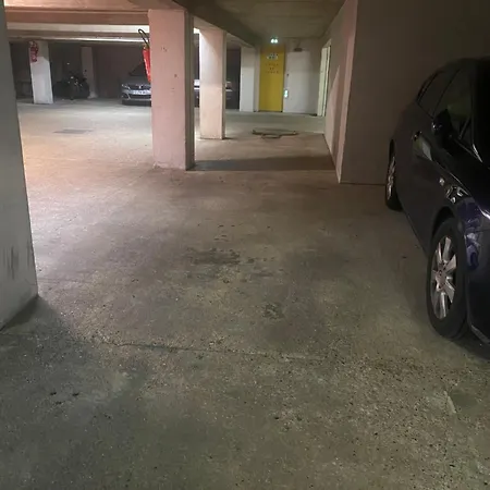 Apartamento à 1 Minute Du Métro Et Parking Privé