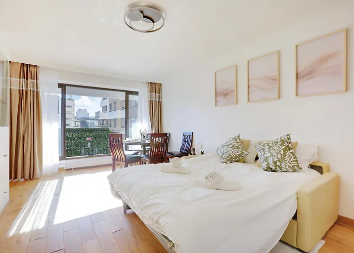 A 1 Minute Du Metro Et Parking Prive דירה *