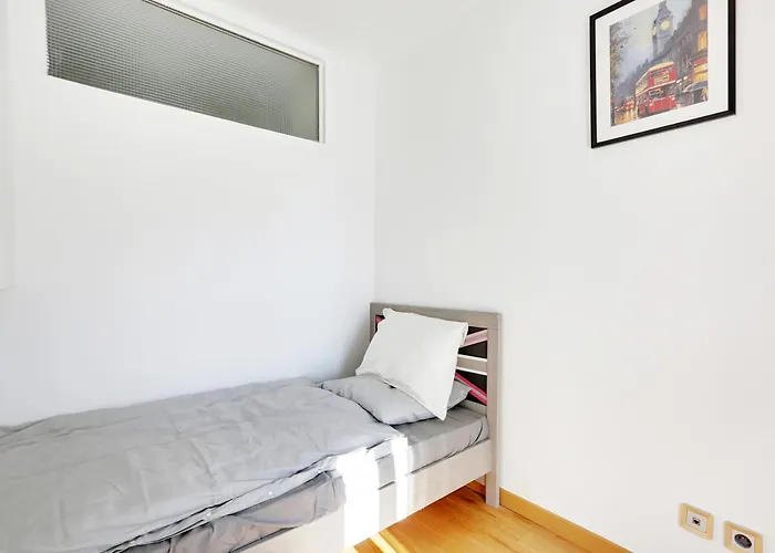 A 1 Minute Du Metro Et Parking Prive פריז