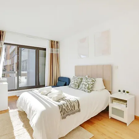 Apartamento à 1 Minute Du Métro Et Parking Privé